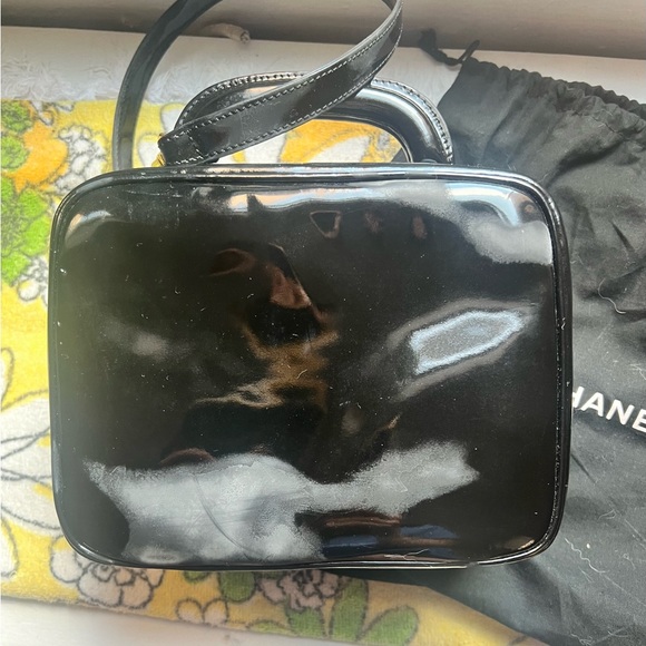 Chanel Vintage Patent Leather Black Vanity Makeup Crossbody Bag - Picture 5 of 15